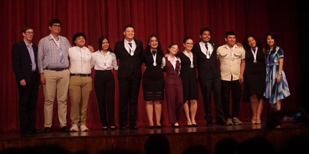 Equipo en el escenario